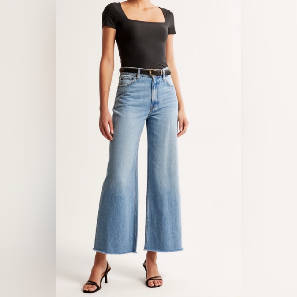Abercrombie & Fitch cropped wide leg jeans